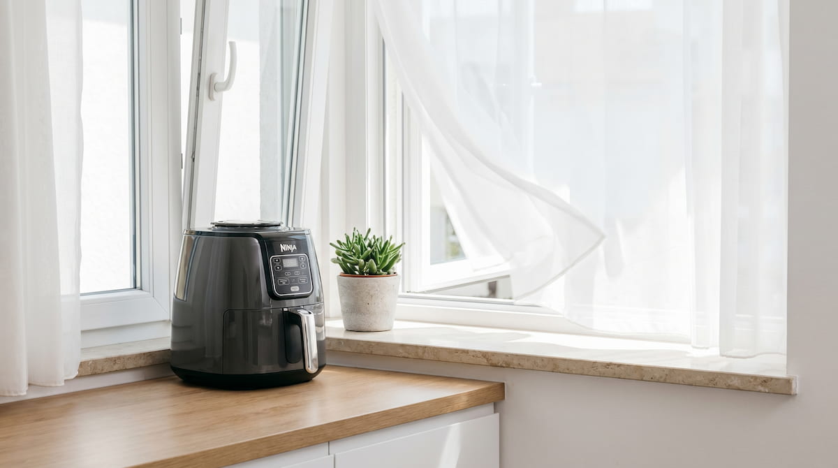 air fryer chemical taste fix ventilation window open non toxic ceramic