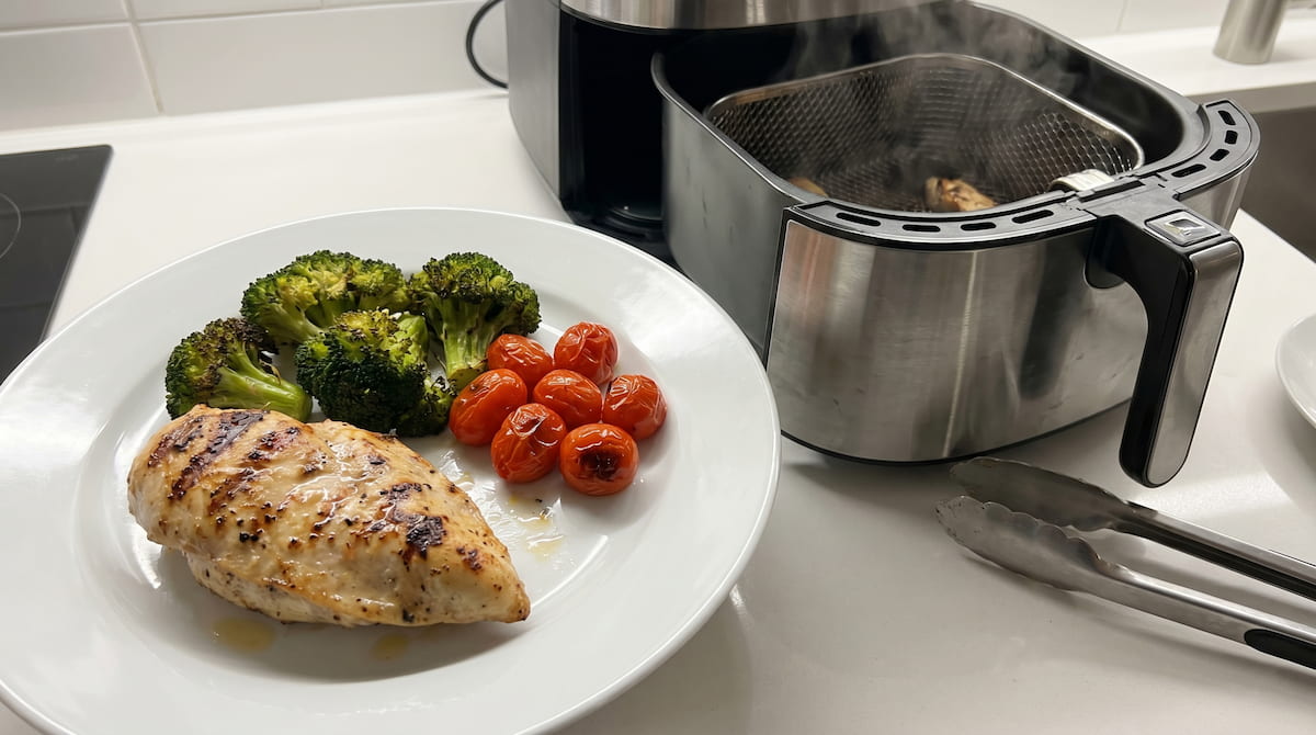 clean eating meal from non-toxic air fryer no pfas coating risk