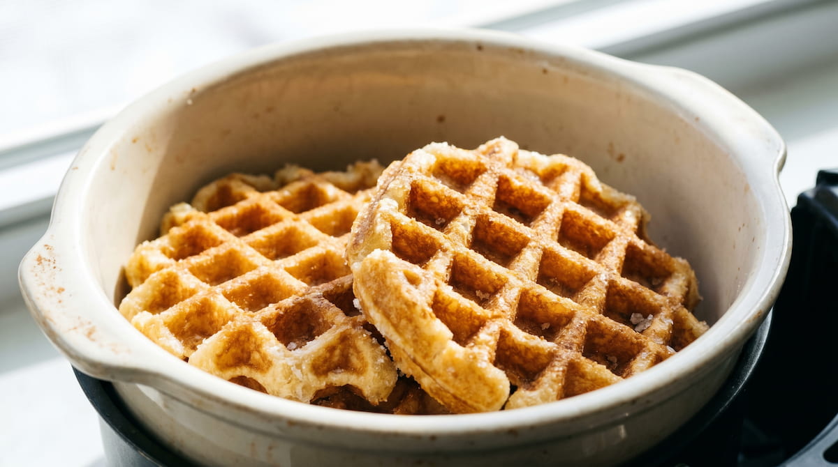 how to cook frozen waffles in air fryer crispy result ceramic basket