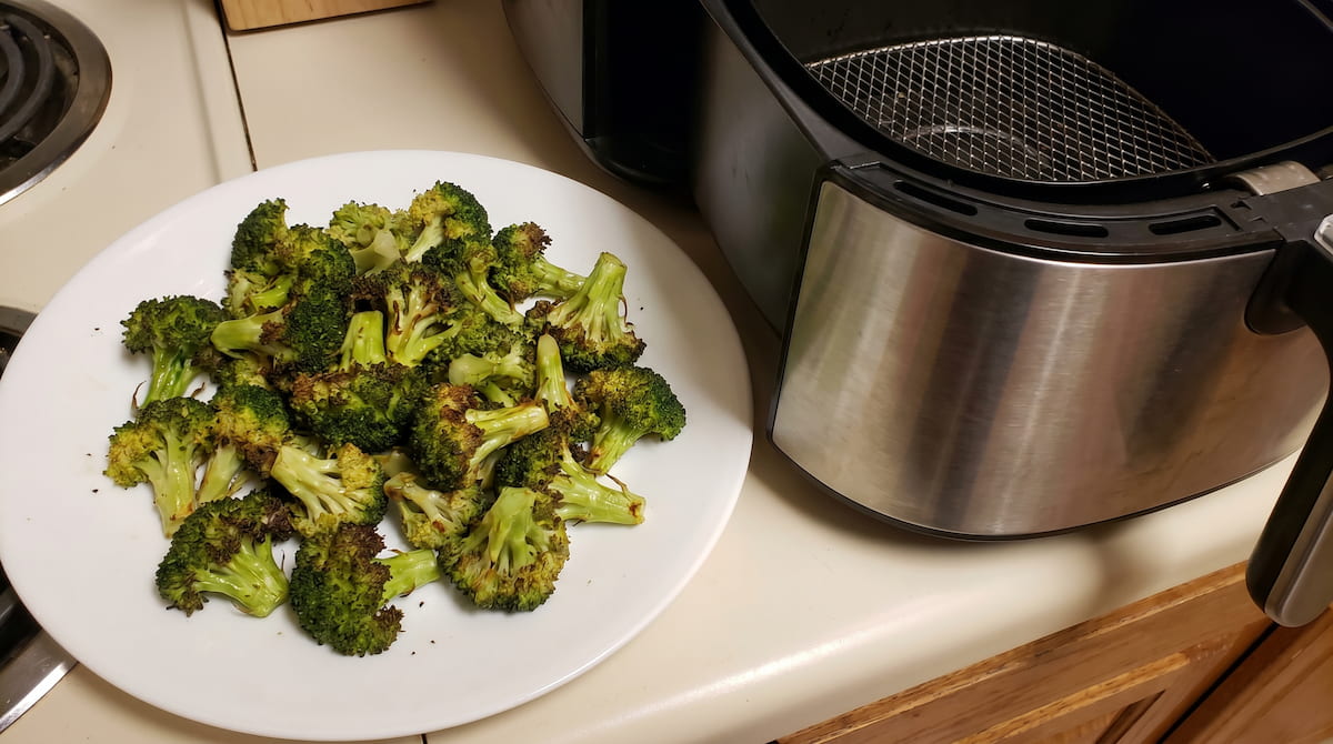 roasted broccoli from non-toxic air fryer no pfas no acrylamide