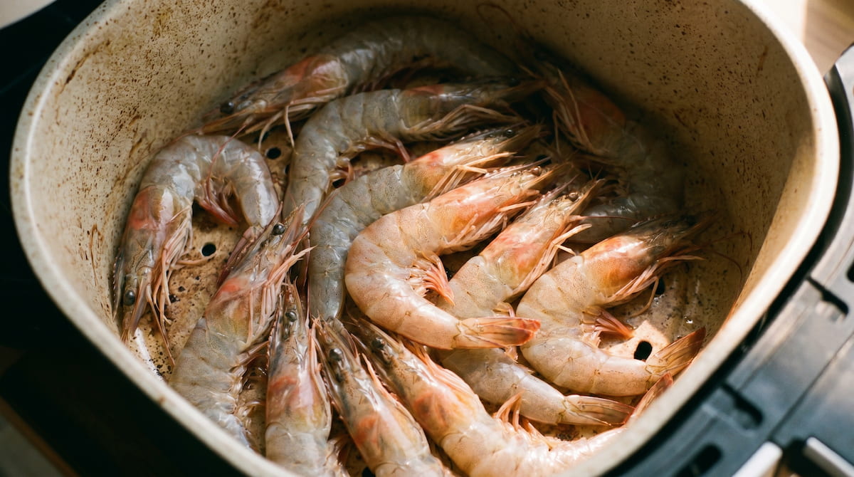 shrimp in ceramic air fryer basket non toxic safe cooking