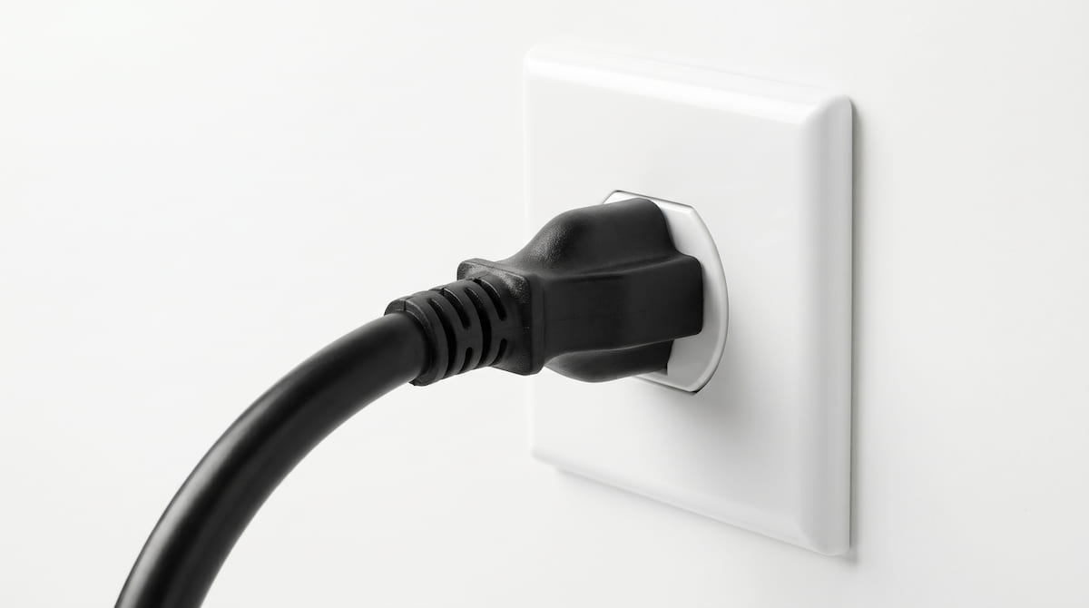 checking air fryer power cord and outlet connection for heating problem