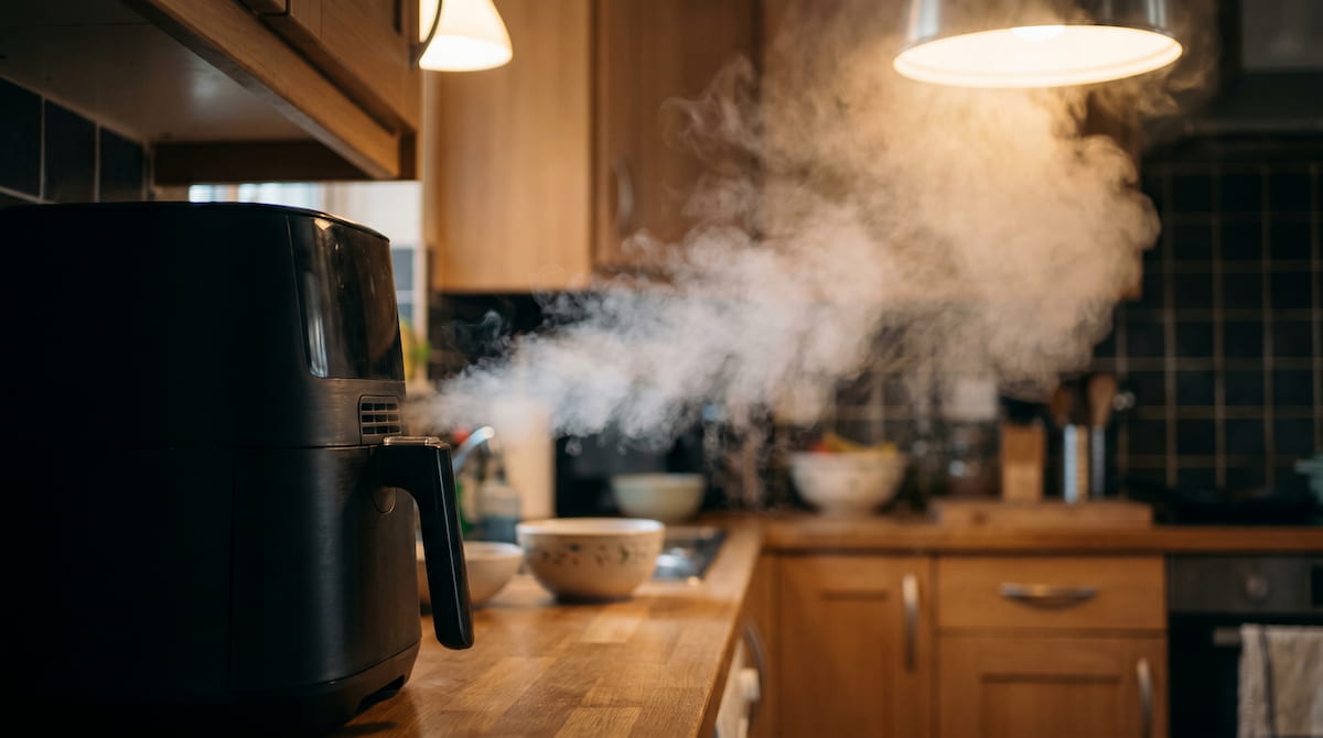air fryer vapor and fumes releasing into kitchen air during cooking