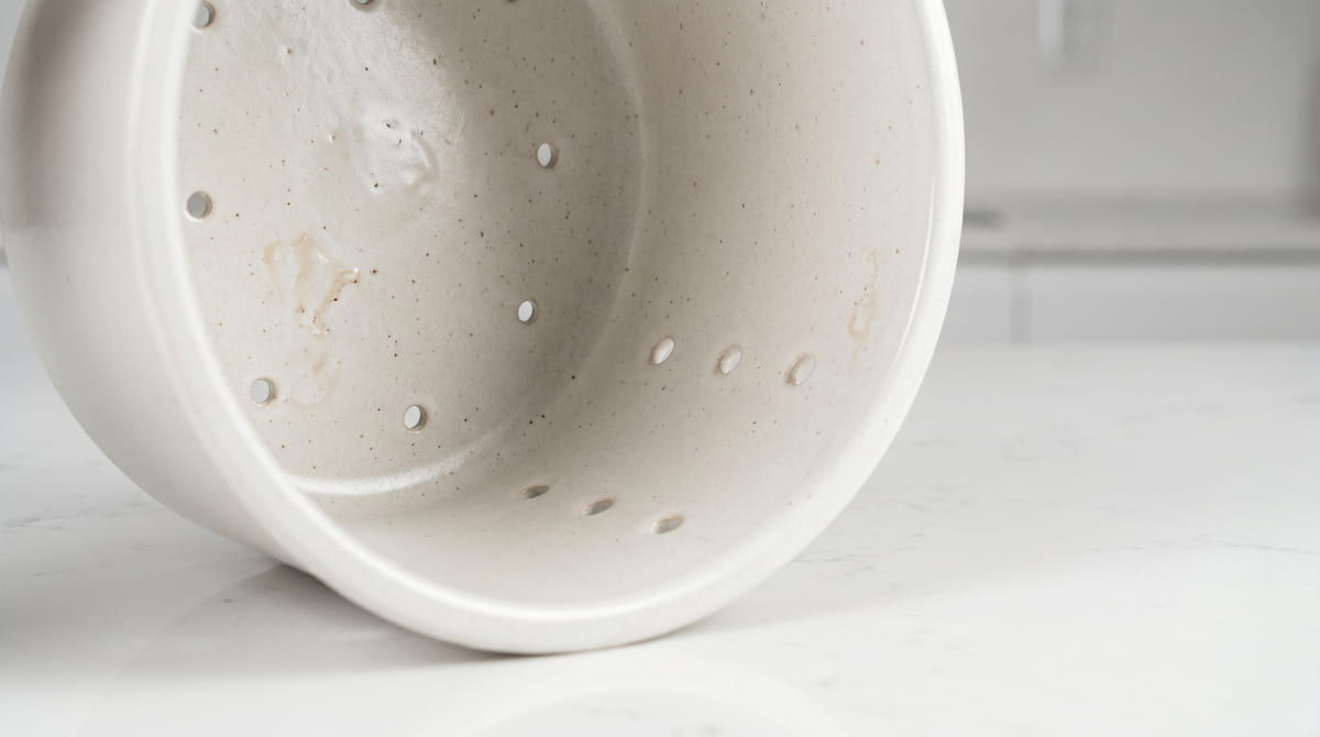 Air fryer ceramic basket interior — non-toxic coating reduces VOC emissions