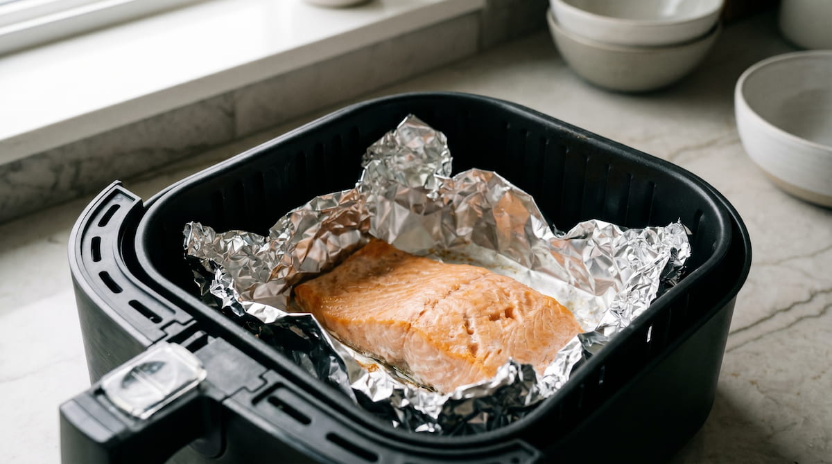 can you use foil in air fryer safely covering food
