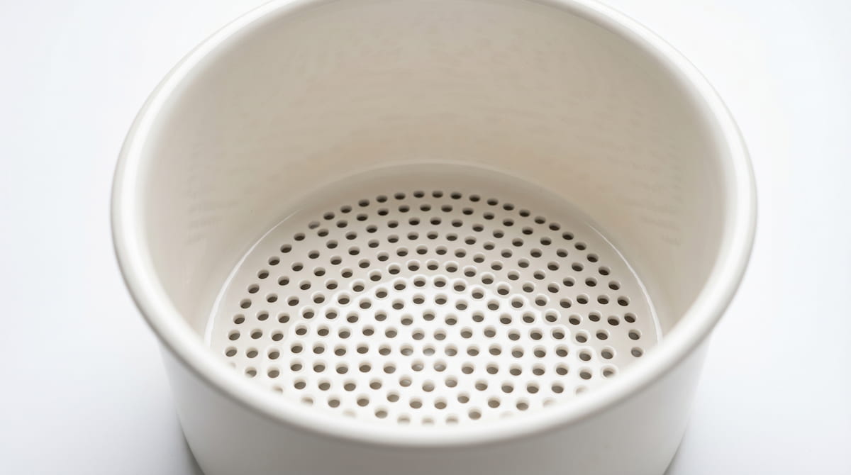 Ceramic air fryer basket — PTFE-free and PFAS-free cooking surface for family safety